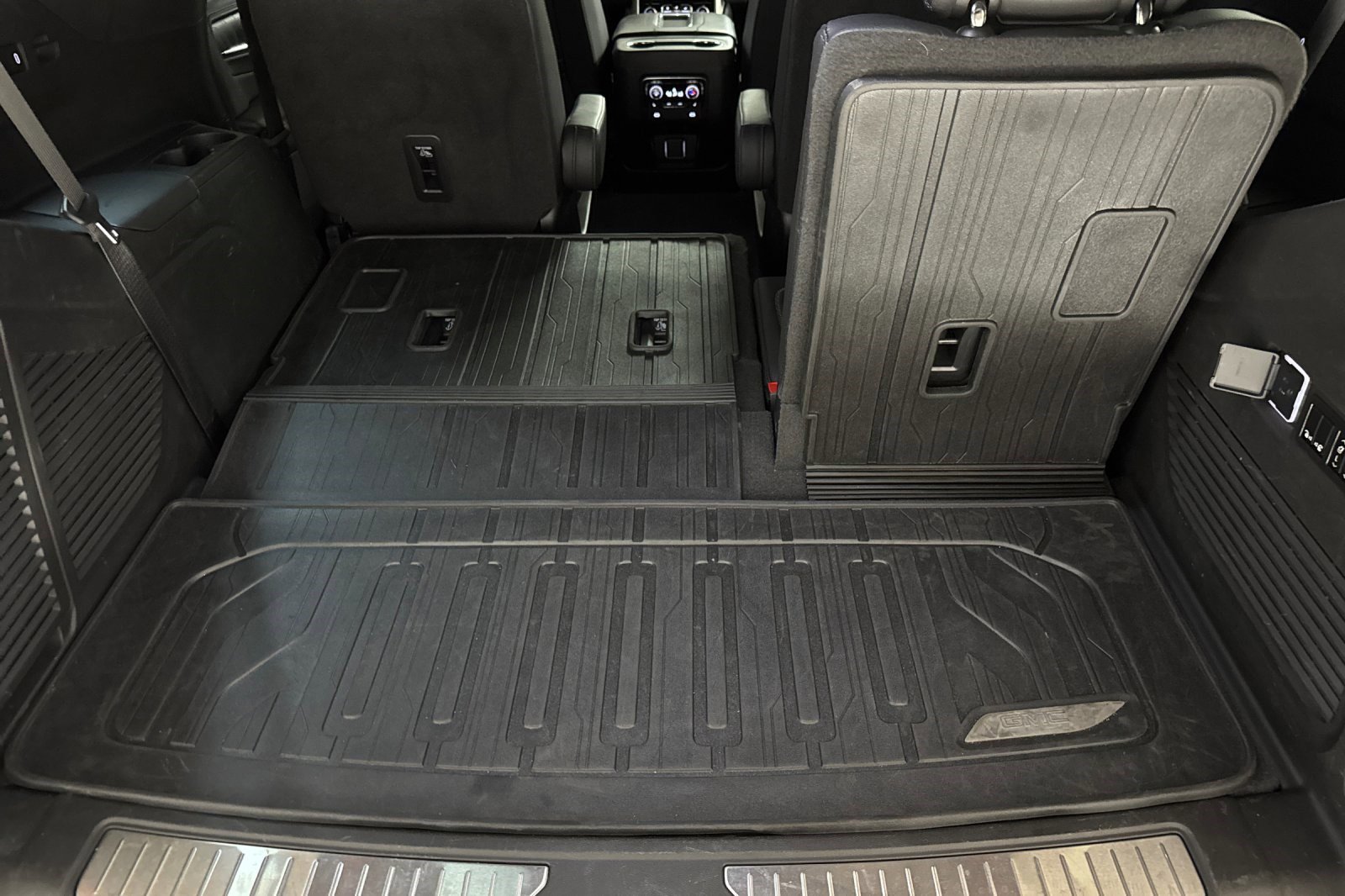 Used 2022 GMC Yukon Denali w/ Advanced Technology Package image 34