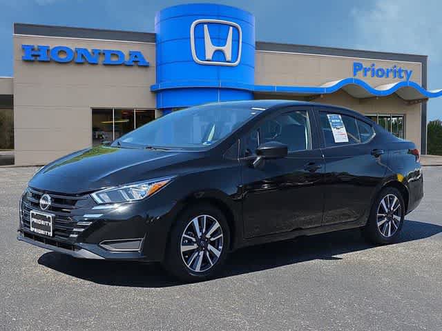Used 2023 Nissan Versa SV FWD image 2