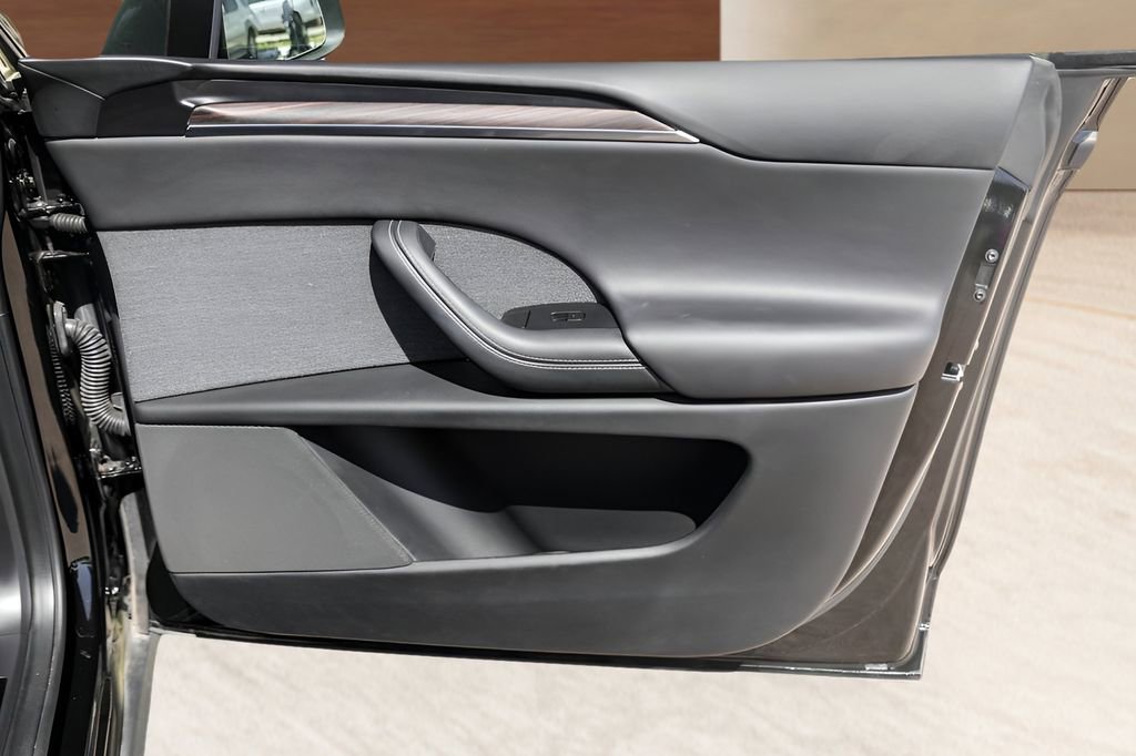 Used 2023 Tesla Model X image 27