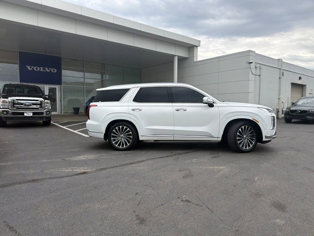 Used 2023 Hyundai Palisade Calligraphy AWD/4WD image 2
