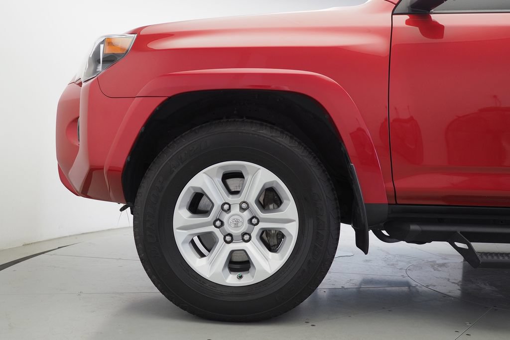 Used 2022 Toyota 4Runner SR5 Premium w/ Moonroof Package AWD/4WD image 5