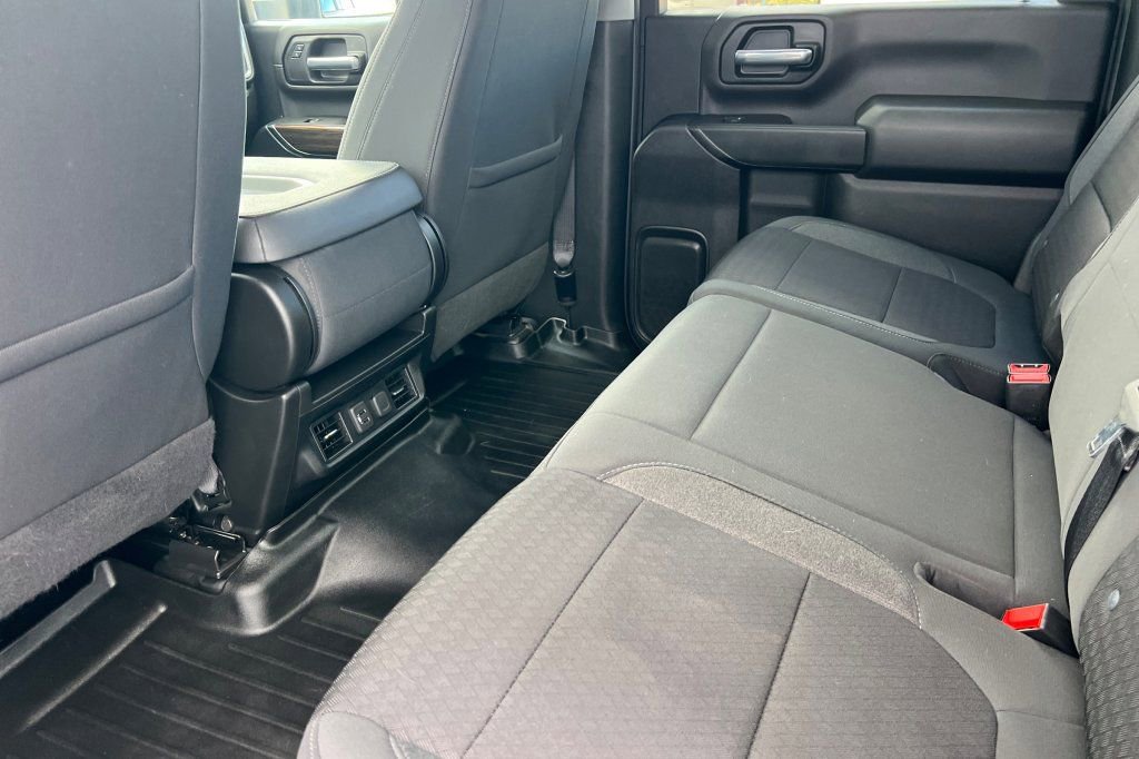 Used 2022 Chevrolet Silverado 2500 LT w/ Convenience Package image 9