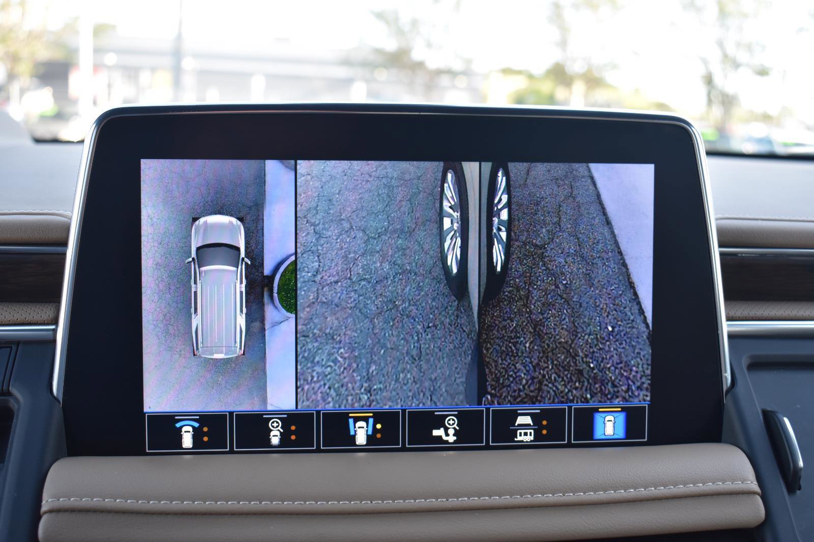 Used 2021 Chevrolet Tahoe Premier w/ Premium Package RWD image 44