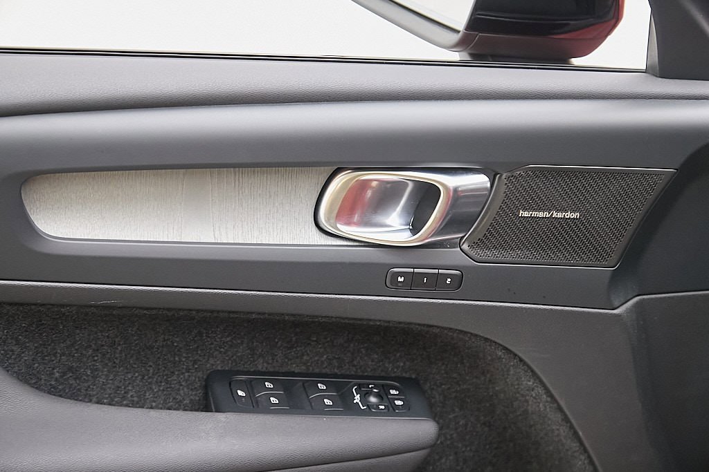 Certified 2023 Volvo XC40 B5 Plus w/ Driver Assist Package image 11