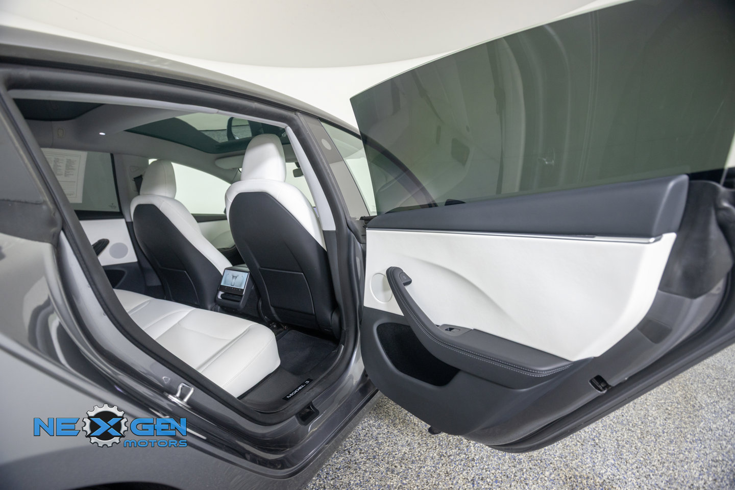 Used 2025 Tesla Model 3 Long Range AWD/4WD image 32