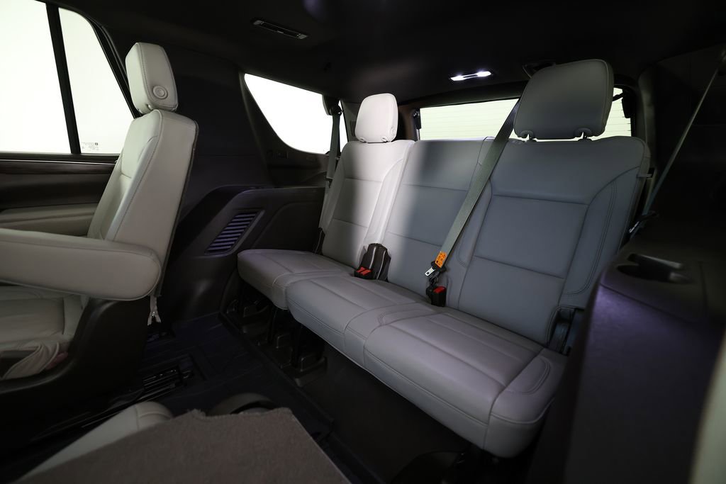 Used 2021 Chevrolet Tahoe Z71 w/ Luxury Package AWD/4WD image 16