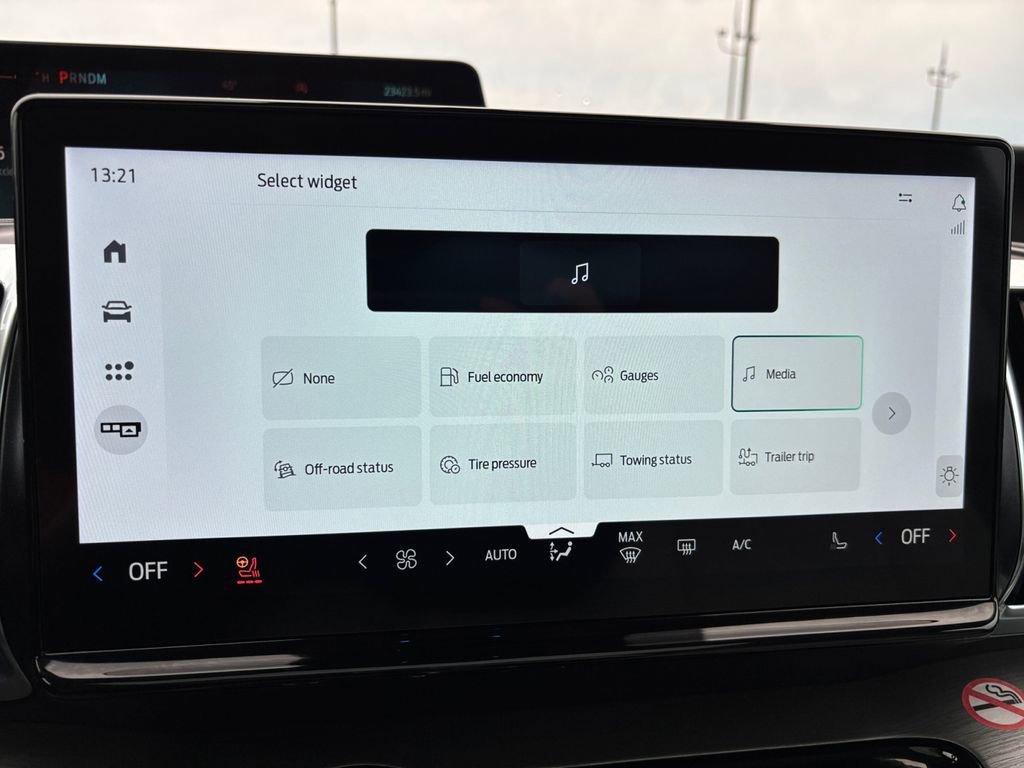 Used 2025 Ford Expedition Platinum image 32