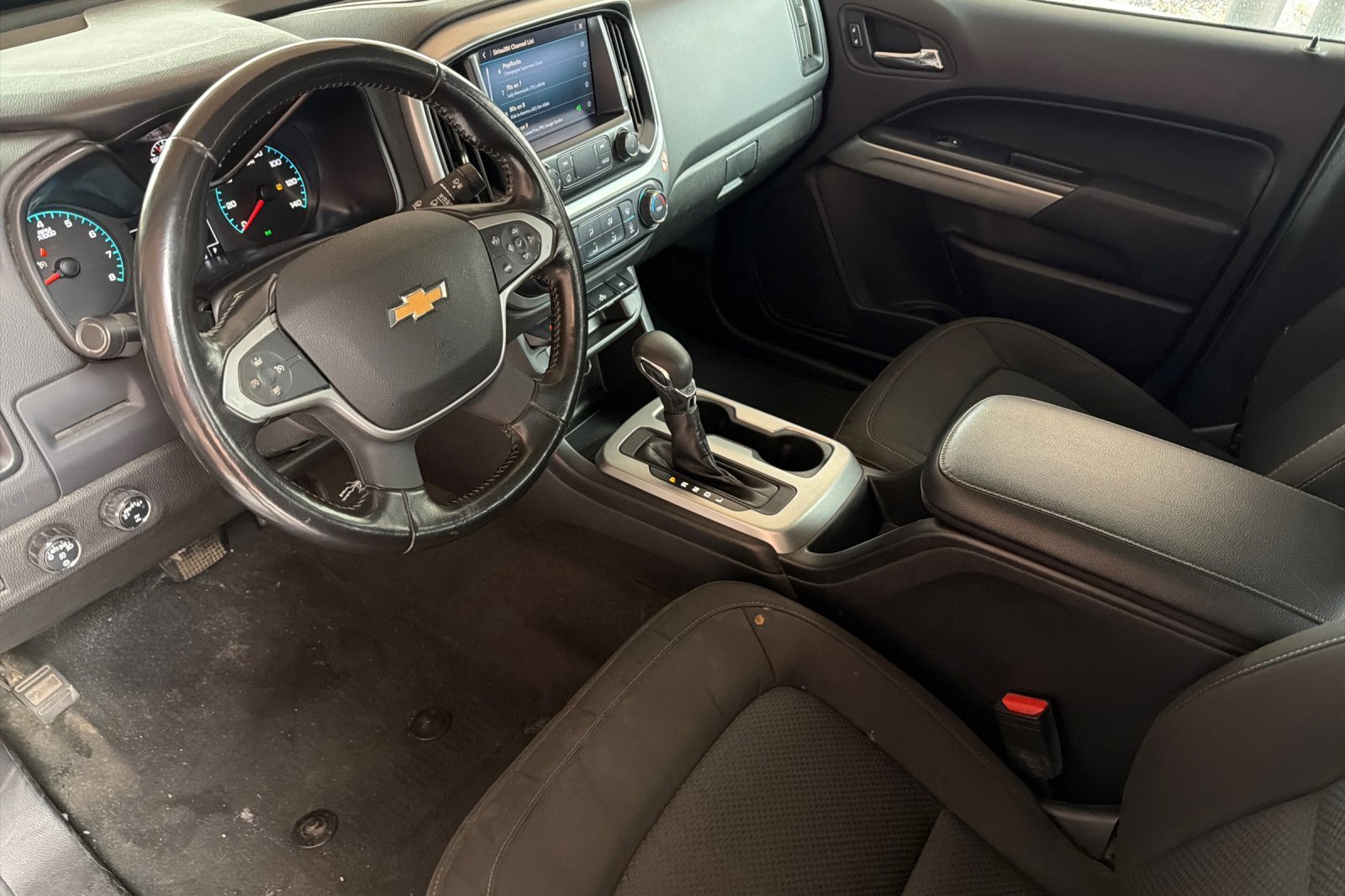 Used 2022 Chevrolet Colorado LT w/ LT Convenience Package image 11