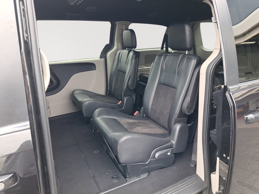 Used 2020 Dodge Grand Caravan SXT image 13