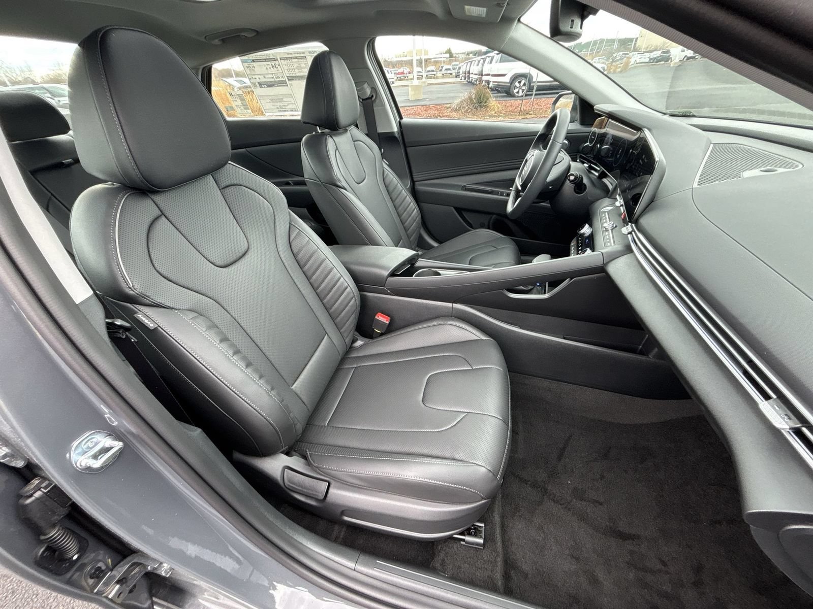 Used 2026 Hyundai Elantra Limited FWD image 28
