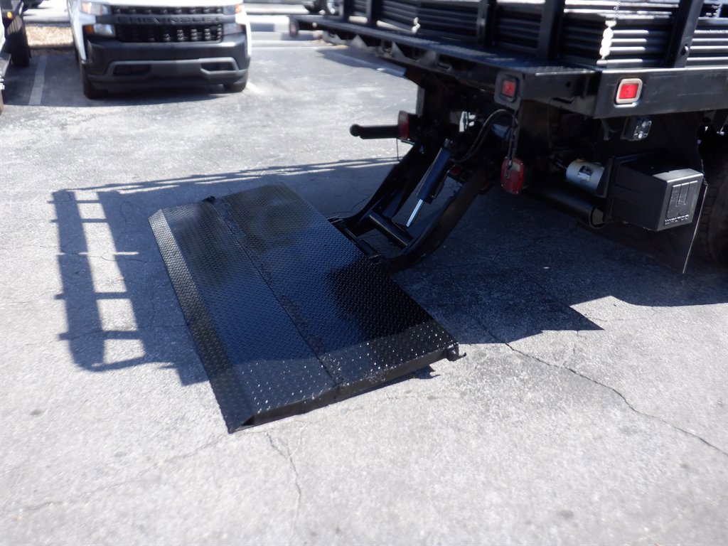 Used 2011 Ford F550 2WD Crew Cab Super Duty image 5