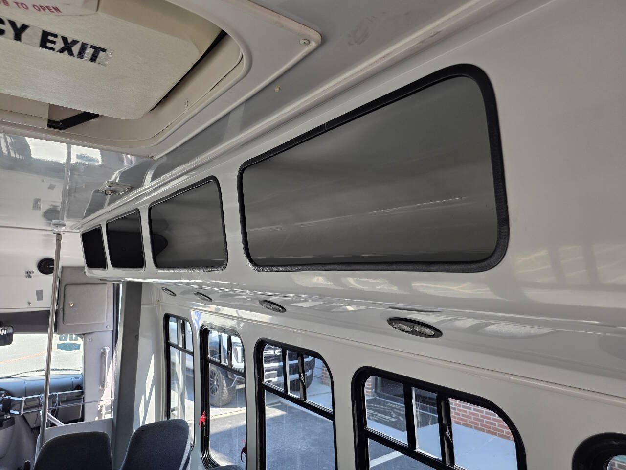 Used 2006 Ford E-450 and Econoline 450 RWD image 17