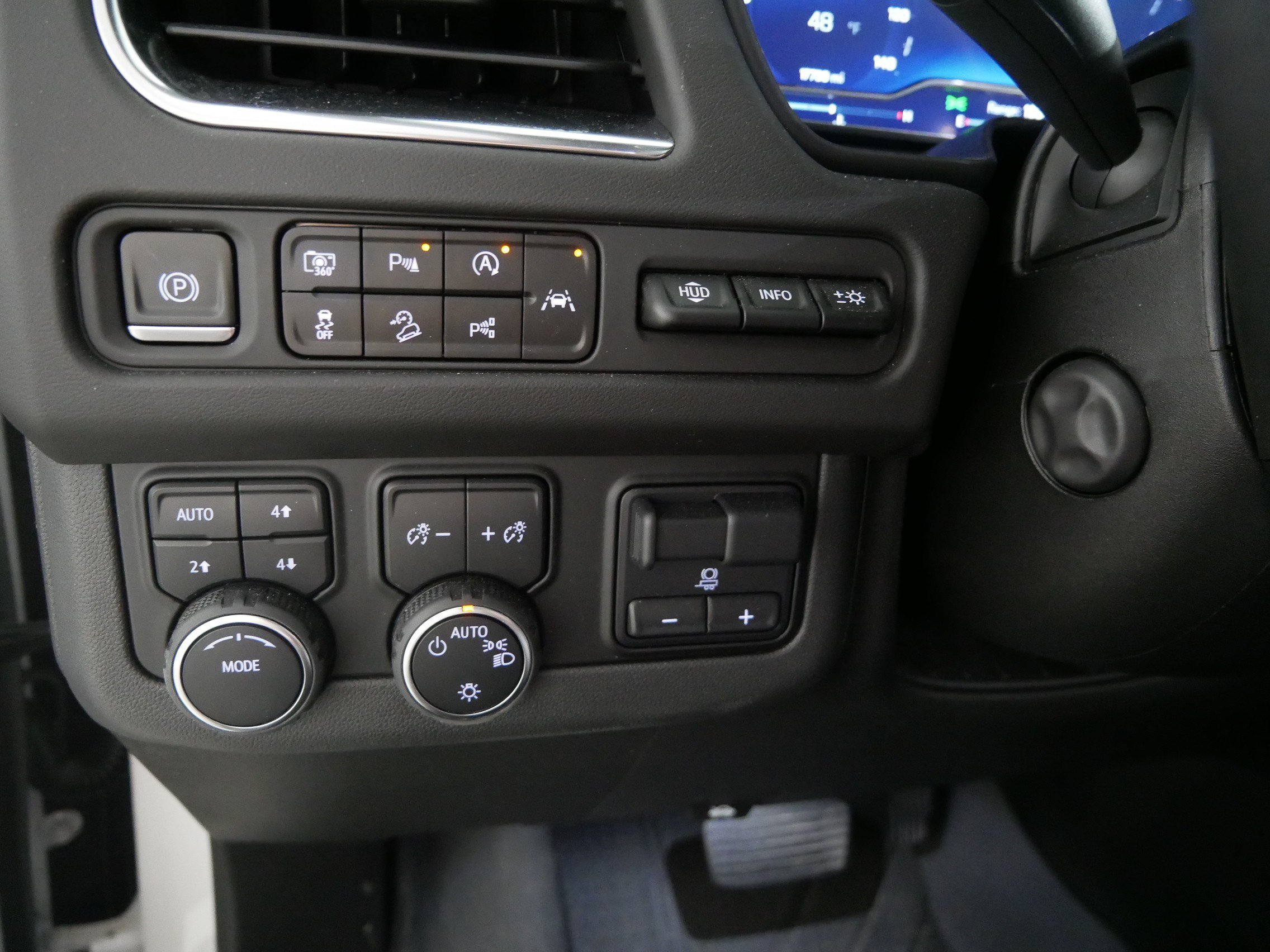 Used 2023 Chevrolet Tahoe Premier w/ Advanced Technology Package AWD/4WD image 26