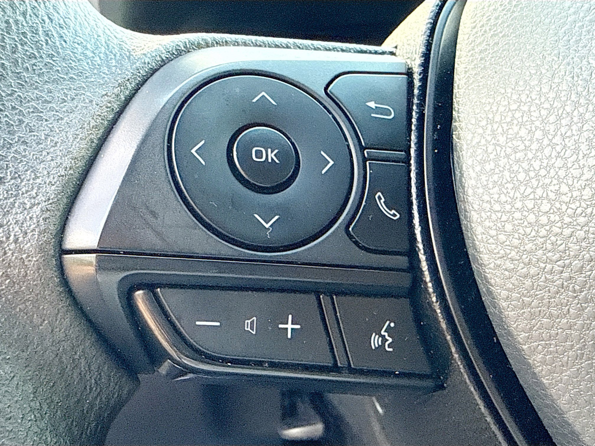 Used 2021 Toyota RAV4 XLE image 35