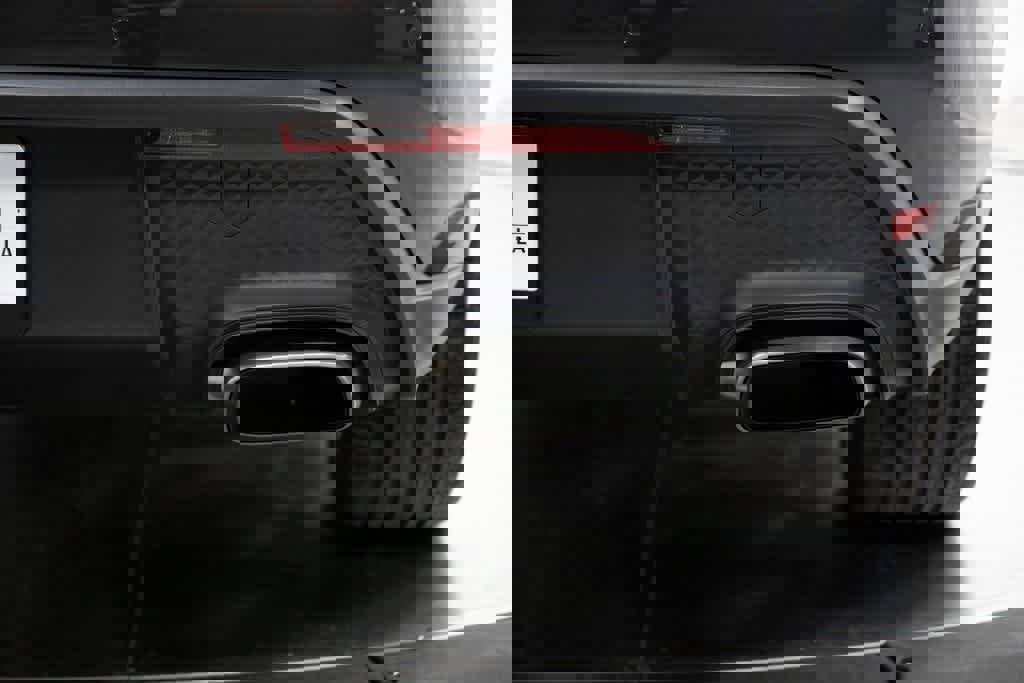 Certified 2025 Porsche Macan image 38