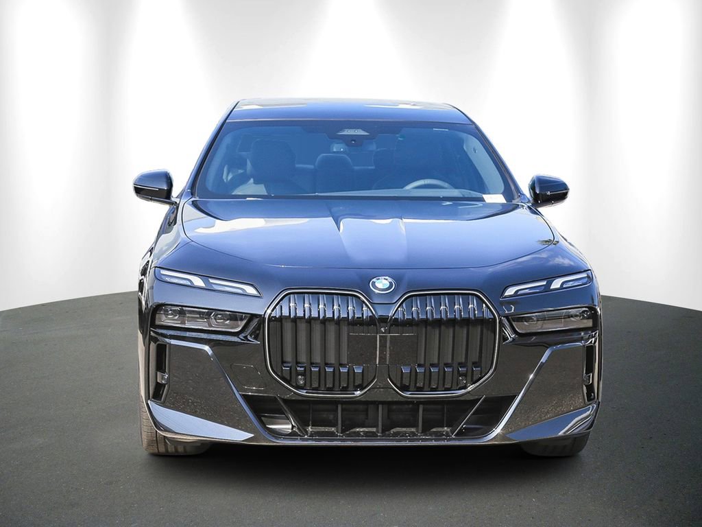 Used 2025 BMW 750e xDrive w/ Premium Package AWD/4WD image 2