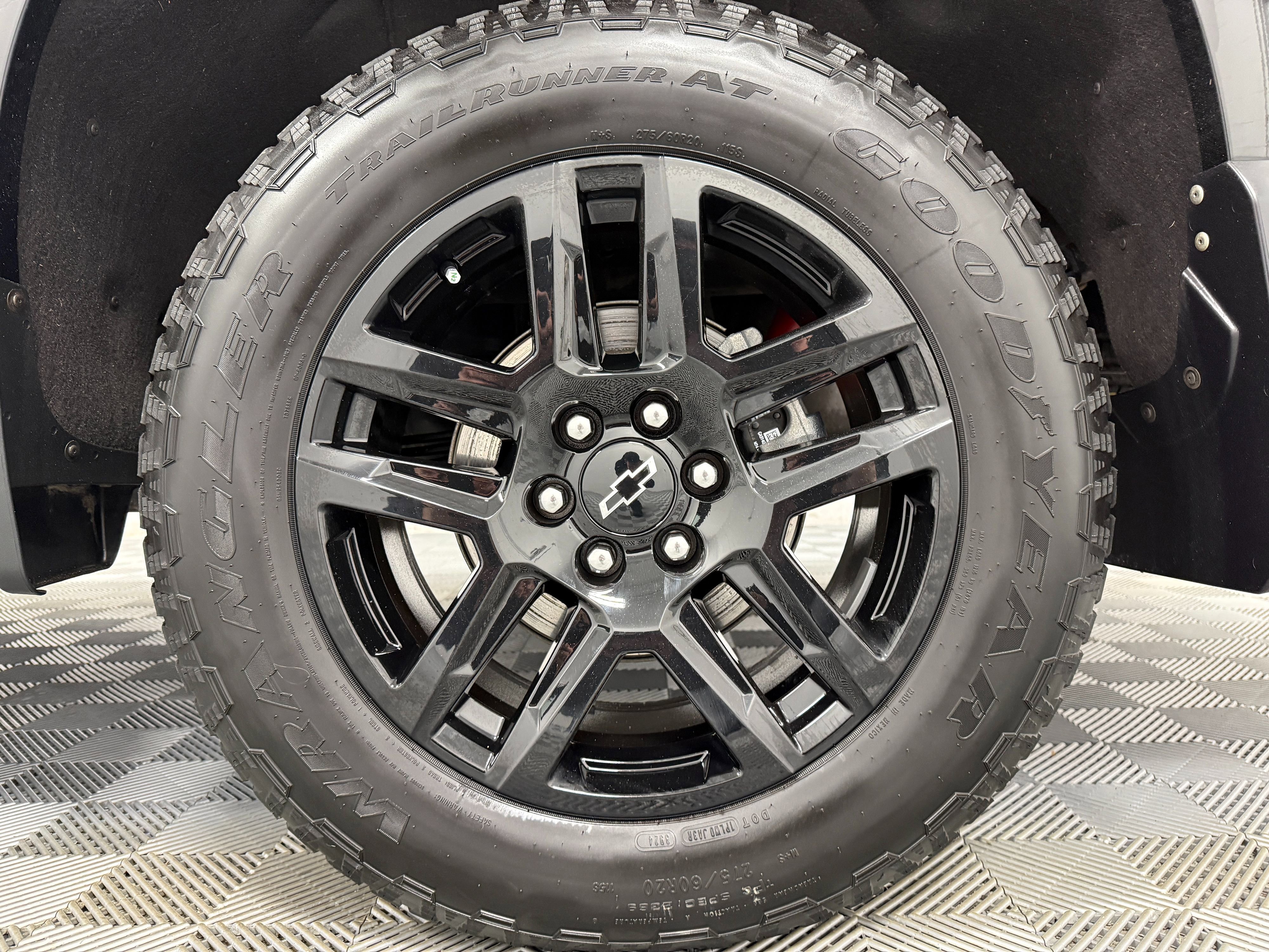 Used 2025 Chevrolet Silverado 1500 RST w/ Dark Appearance Package AWD/4WD image 34