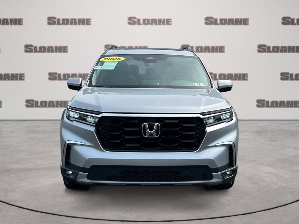 Used 2025 Honda Pilot Touring image 9