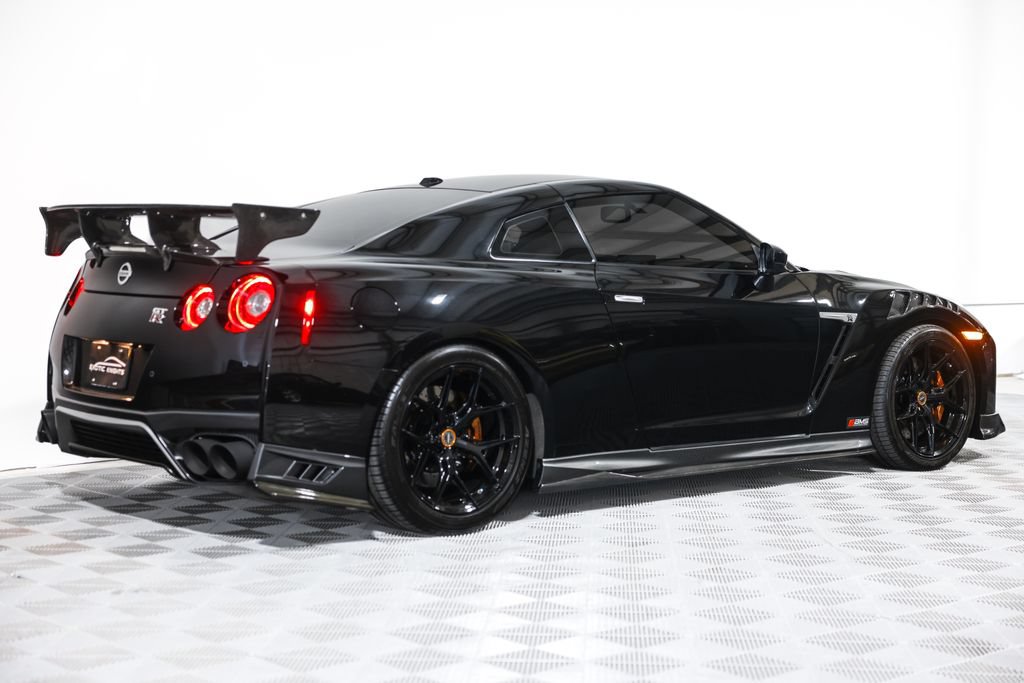 Used 2017 Nissan GT-R Premium AWD/4WD image 9