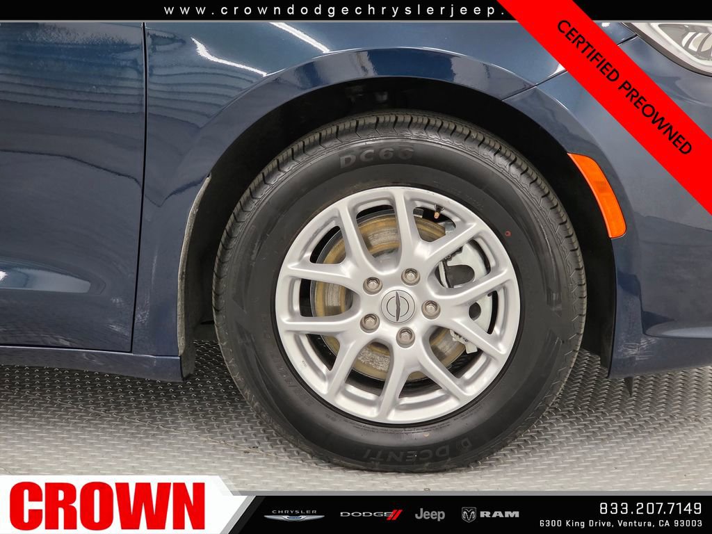 Certified 2023 Chrysler Pacifica Touring-L image 9