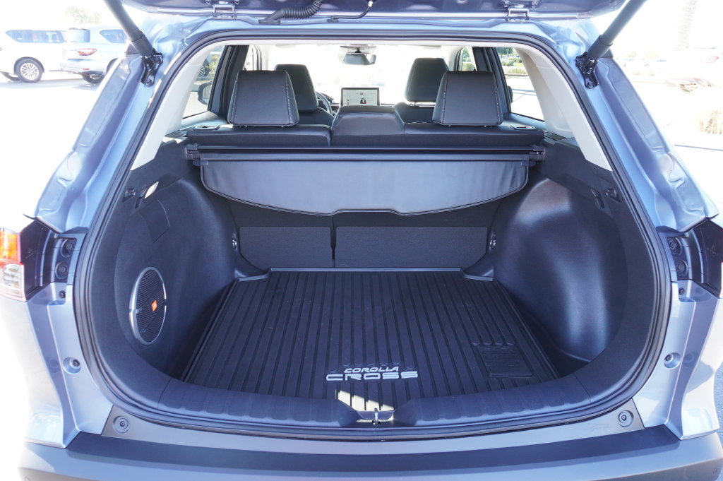Used 2026 Toyota Corolla Cross XLE w/ Convenience Package FWD image 8