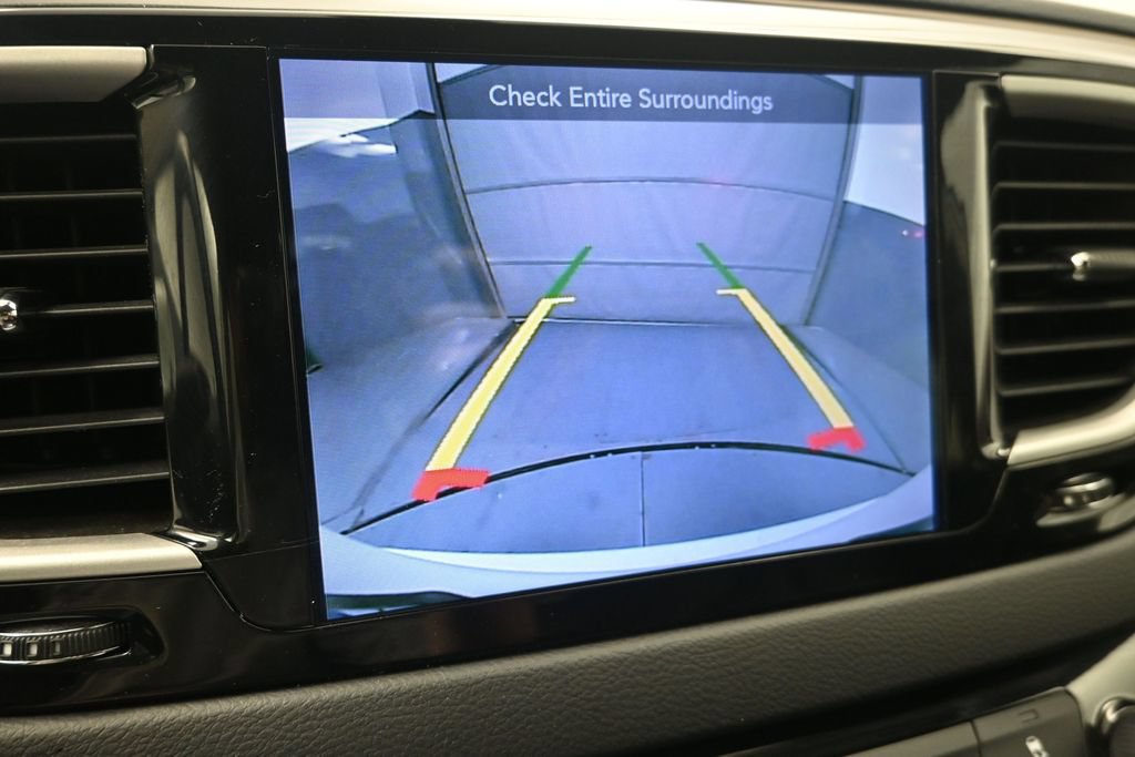 Used 2017 Chrysler Pacifica Touring-L FWD image 18