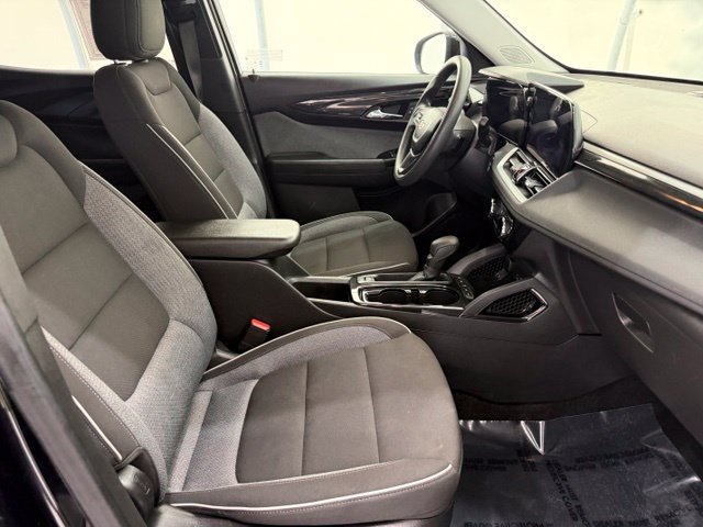 Used 2025 Chevrolet TrailBlazer LT AWD/4WD image 19