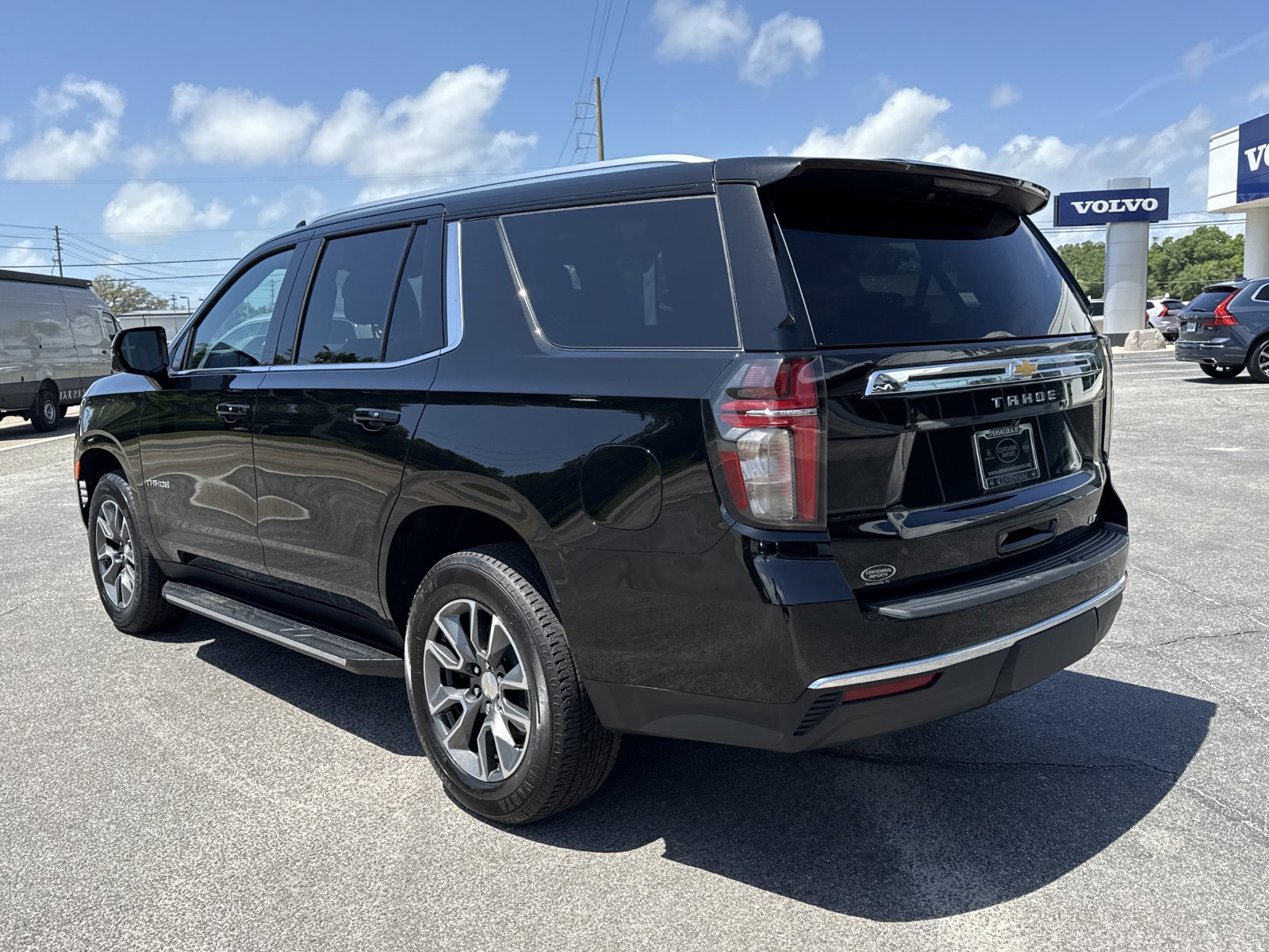 Used 2023 Chevrolet Tahoe LT w/ Luxury Package RWD image 3