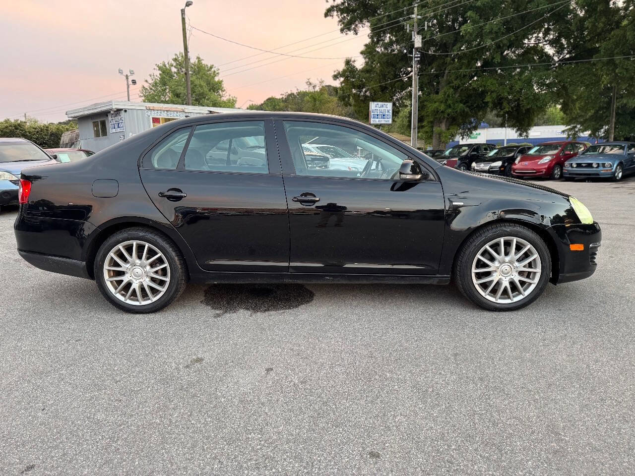 Used 2009 Volkswagen Jetta Wolfsburg Edition FWD image 4