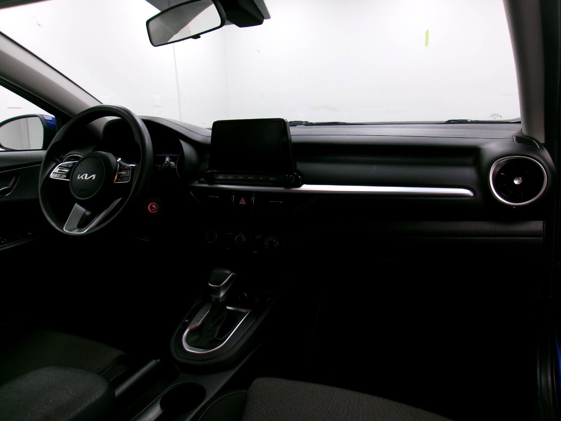 Used 2022 Kia Forte LXS FWD image 3