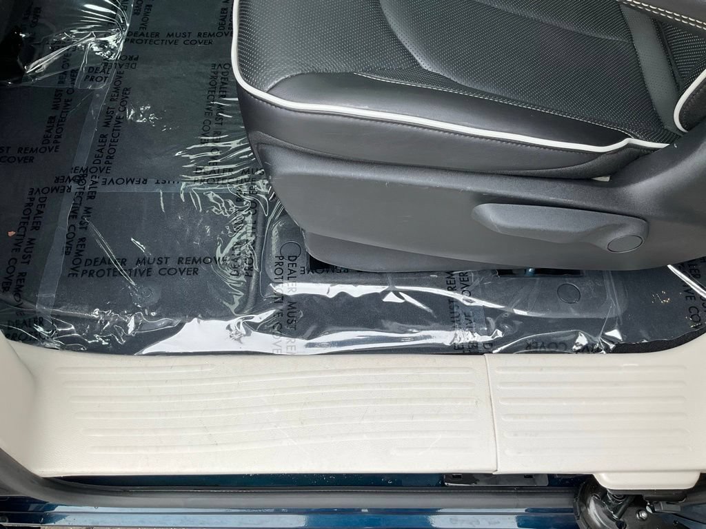 Used 2023 Chrysler Pacifica Limited FWD image 24