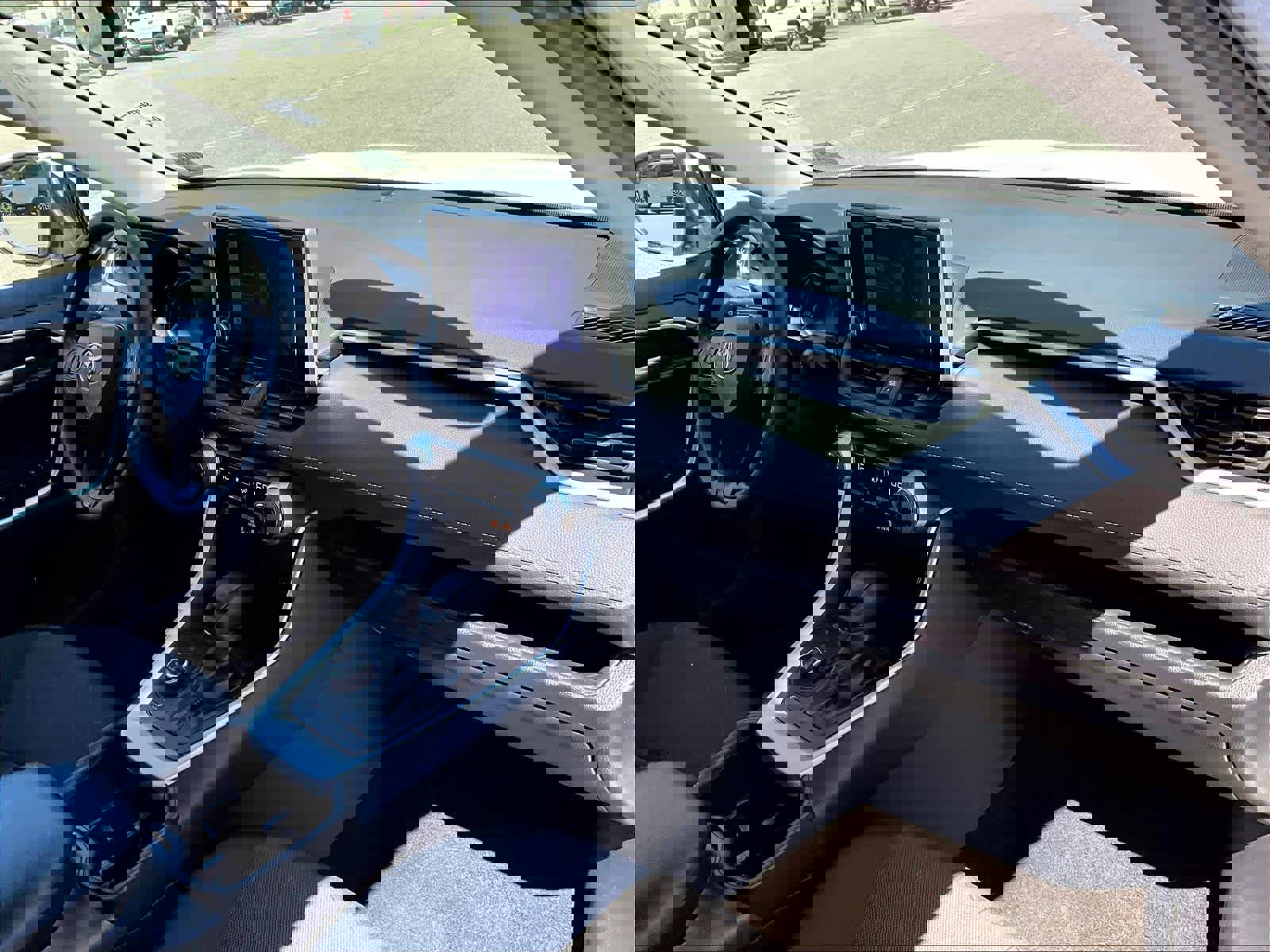 Used 2025 Toyota RAV4 XLE image 14