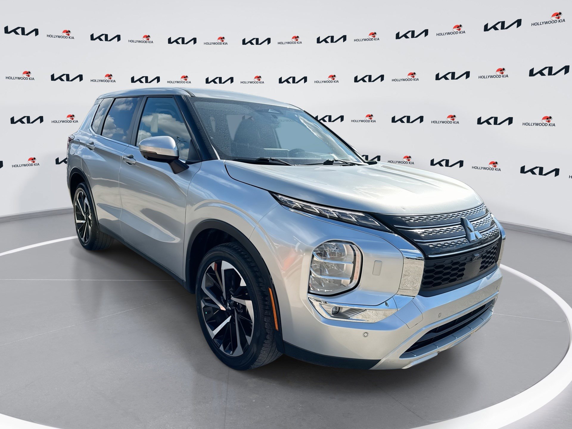 Used 2024 Mitsubishi Outlander SE Black Edition