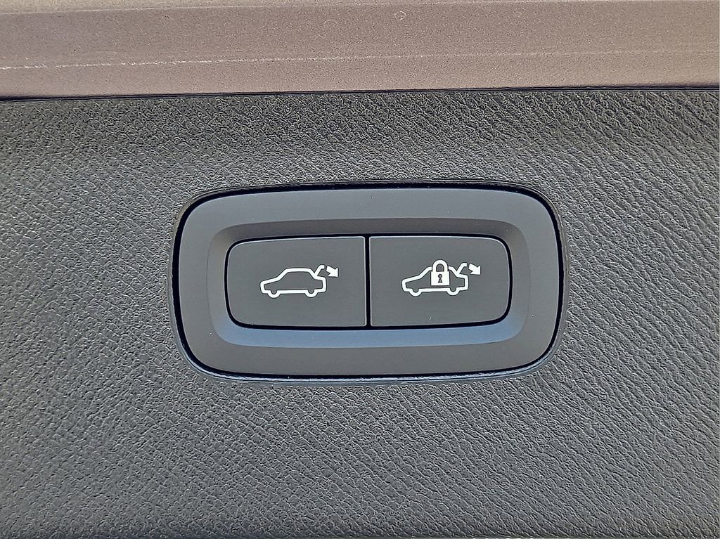 Used 2026 Volvo XC90 B6 Plus w/ Protection Package Premier image 12