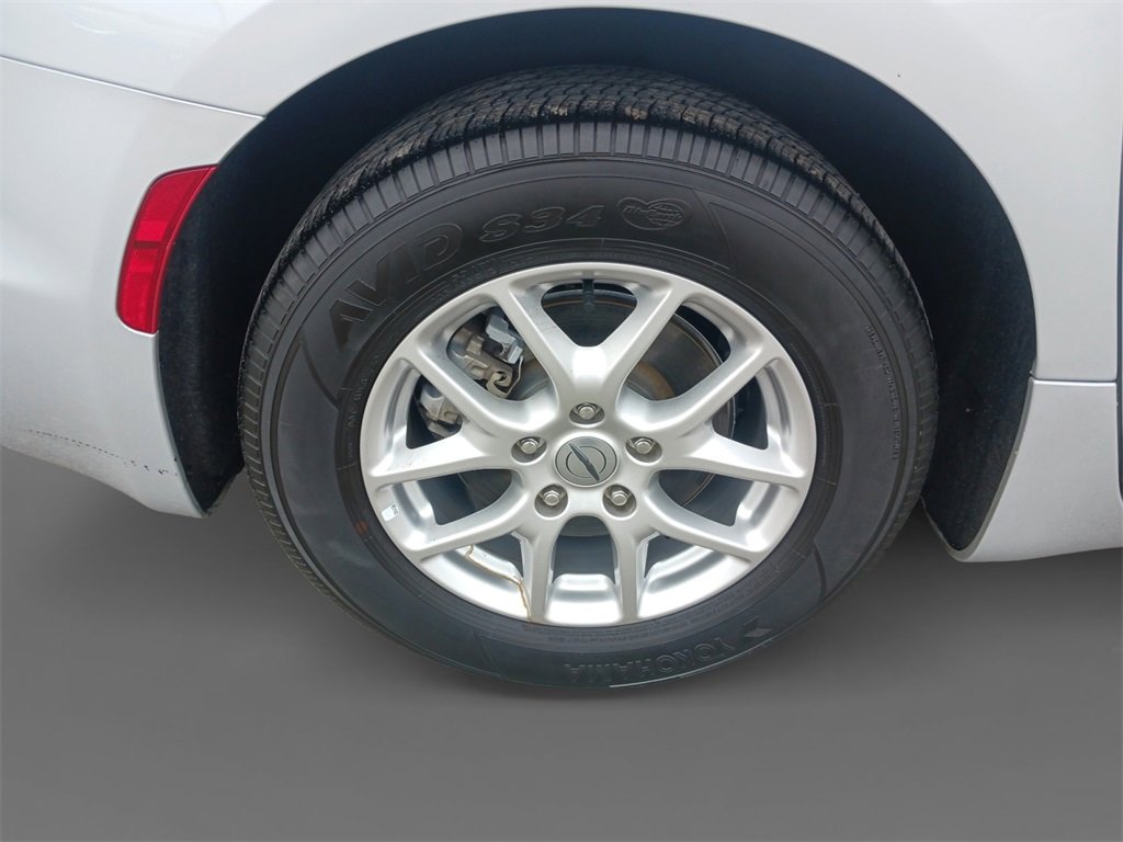 Used 2024 Chrysler Pacifica Touring-L image 10