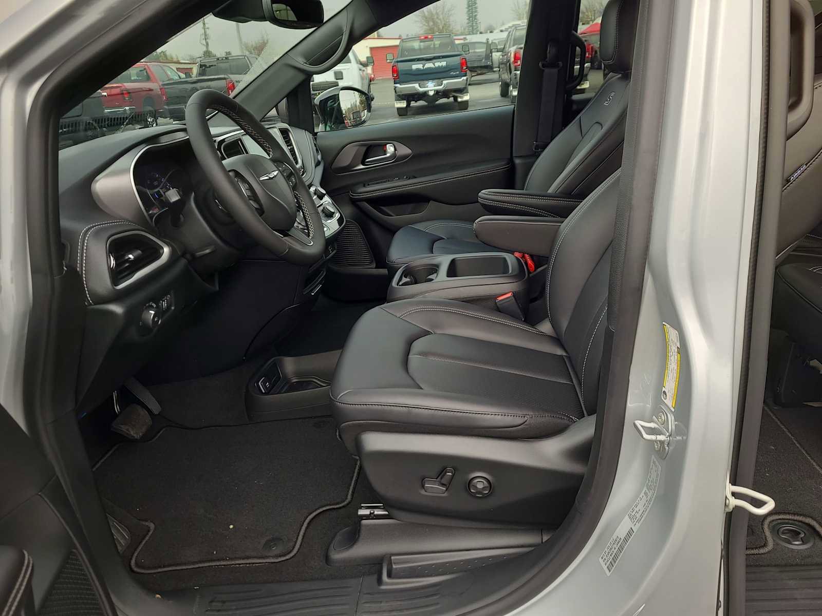 New 2026 Chrysler Pacifica Select w/ S Appearance Package image 19