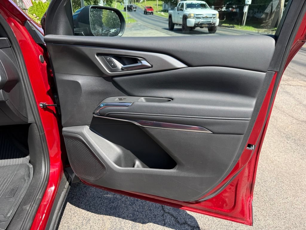 Used 2026 Chevrolet Traverse LT w/ LPO, Floor Liner Package AWD/4WD image 38