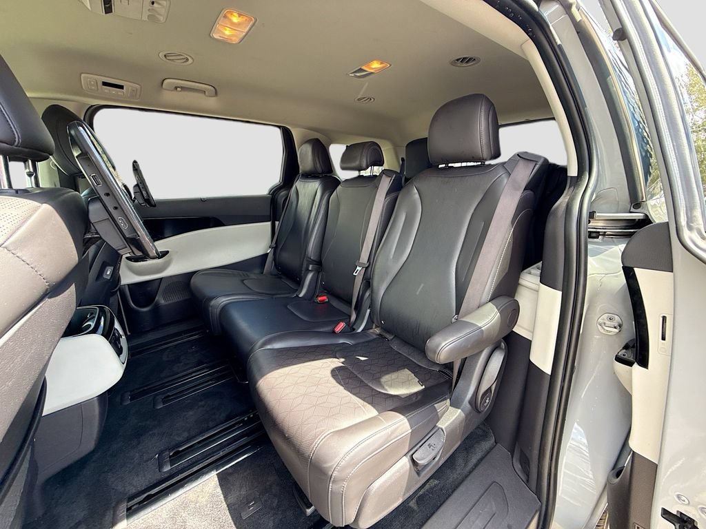 Used 2024 Kia Carnival FWD image 23