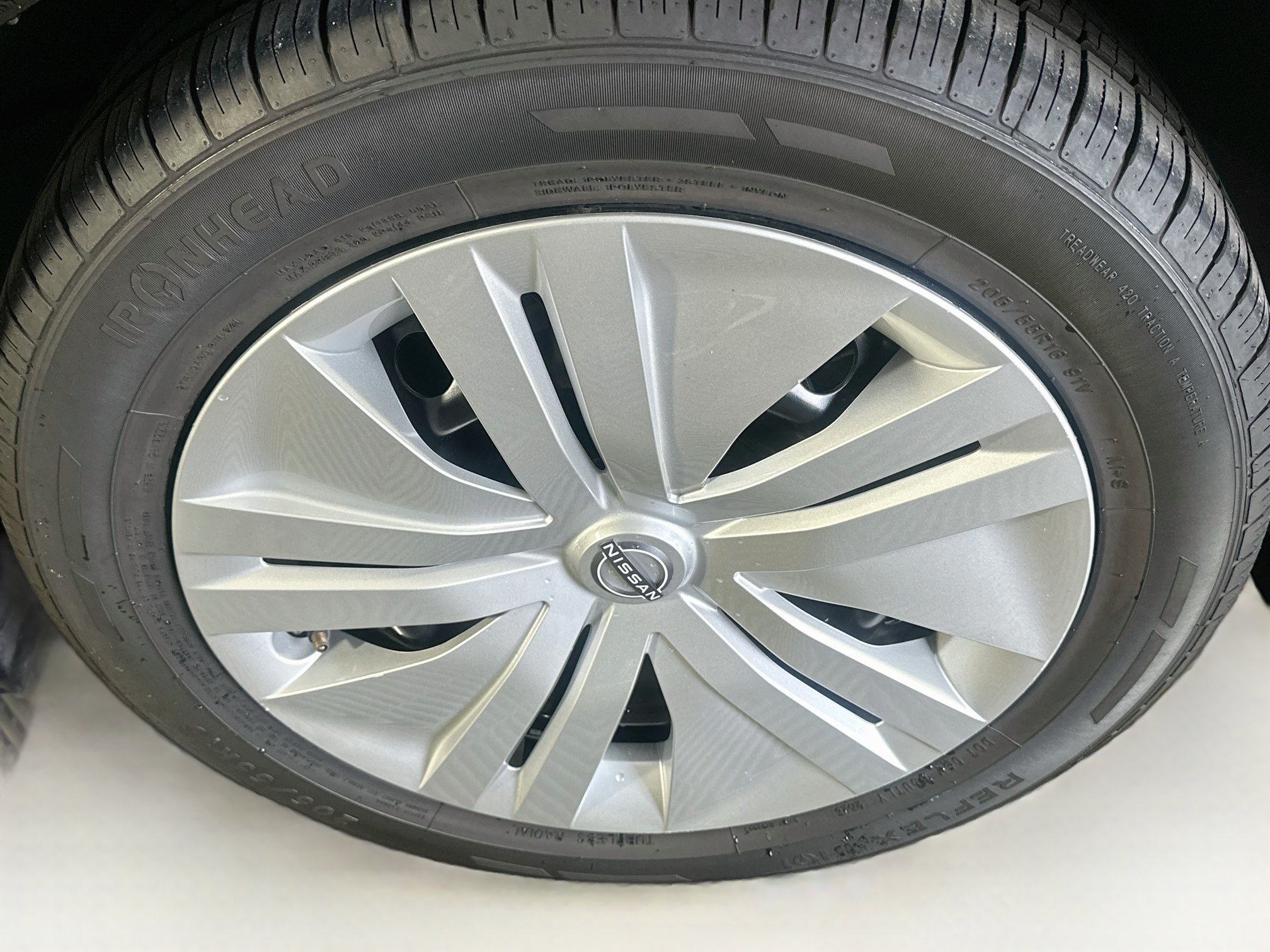 Used 2024 Nissan Leaf S FWD image 11