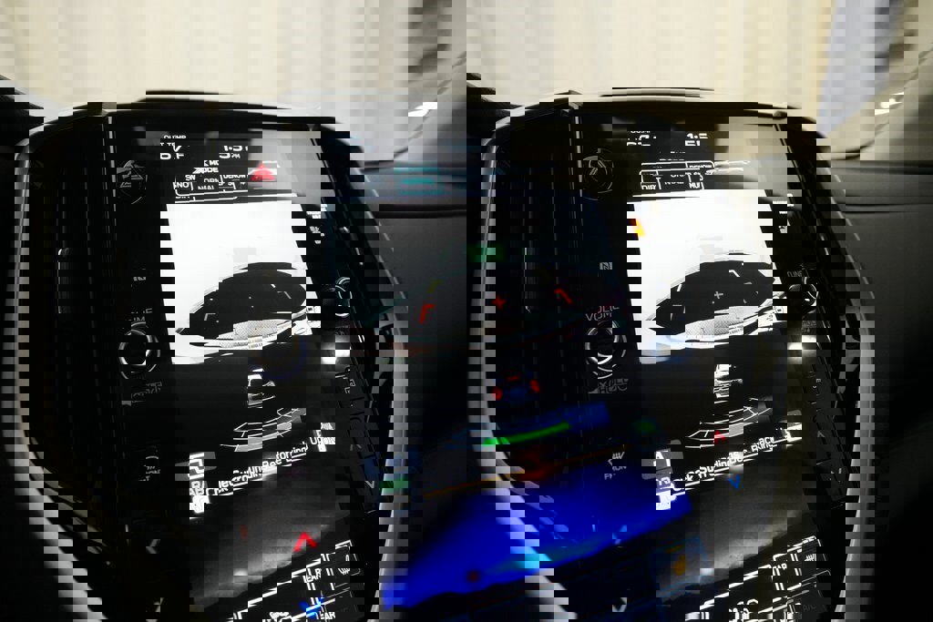 Certified 2023 Subaru Ascent Limited w/ Technology Package image 21