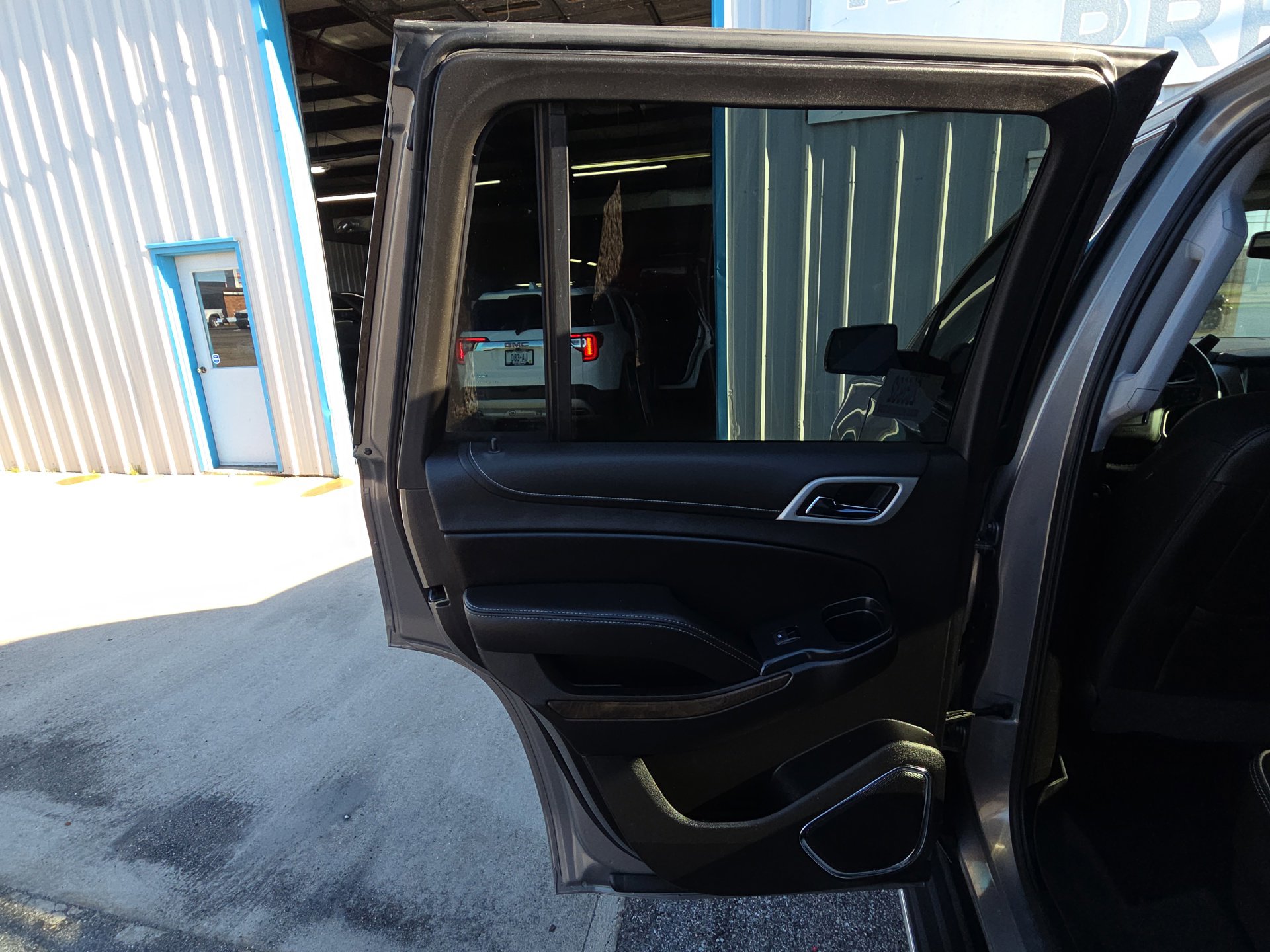 Used 2019 GMC Yukon Denali w/ Open Road Package image 12