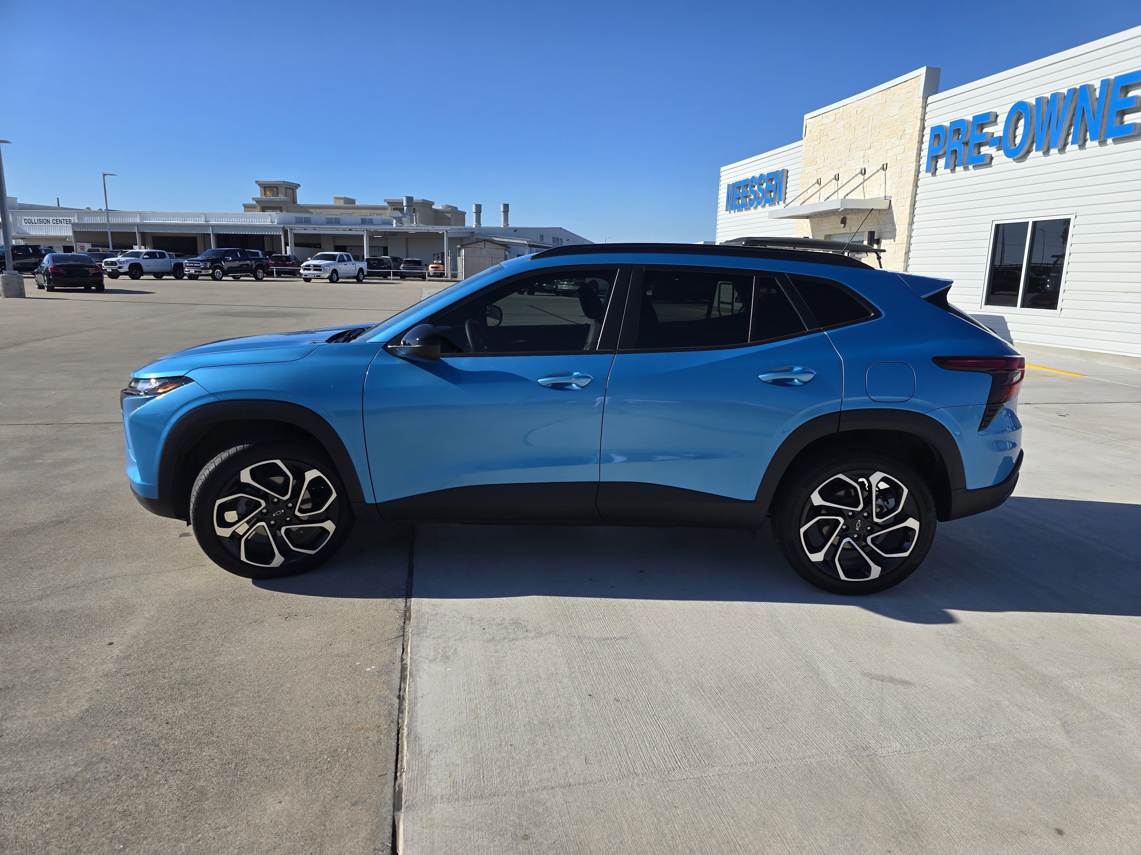 Used 2025 Chevrolet Trax RS w/ Driver Confidence Package image 6
