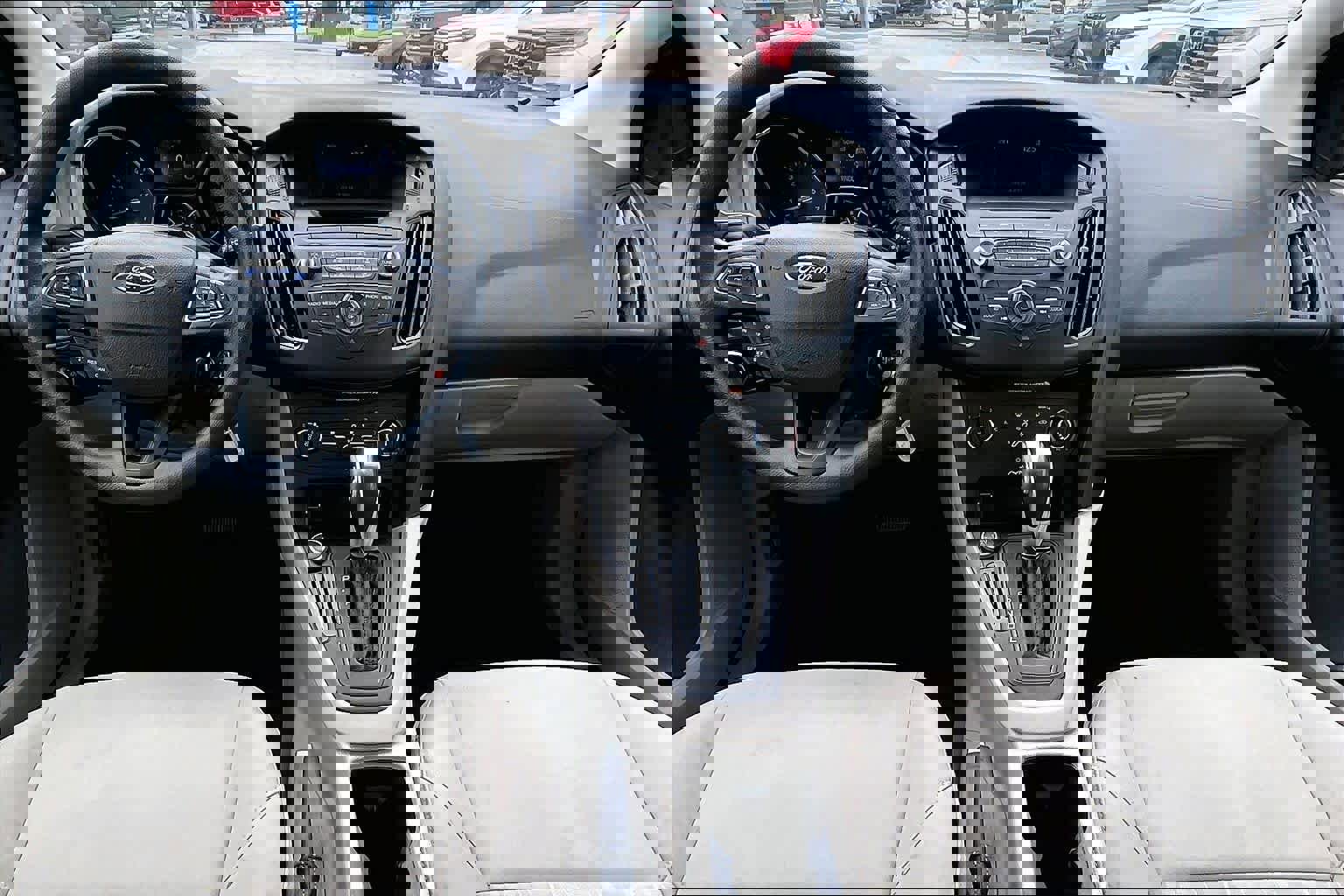 Used 2015 Ford Focus SE image 16