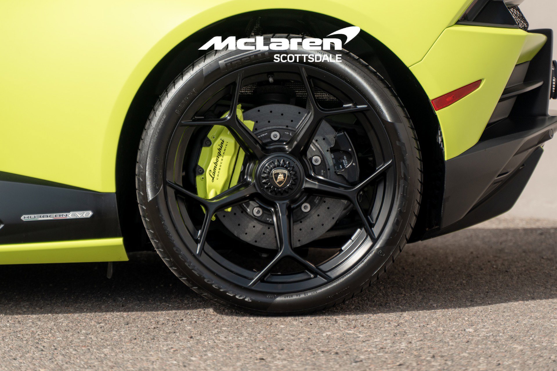 Used 2022 Lamborghini Huracan EVO image 22