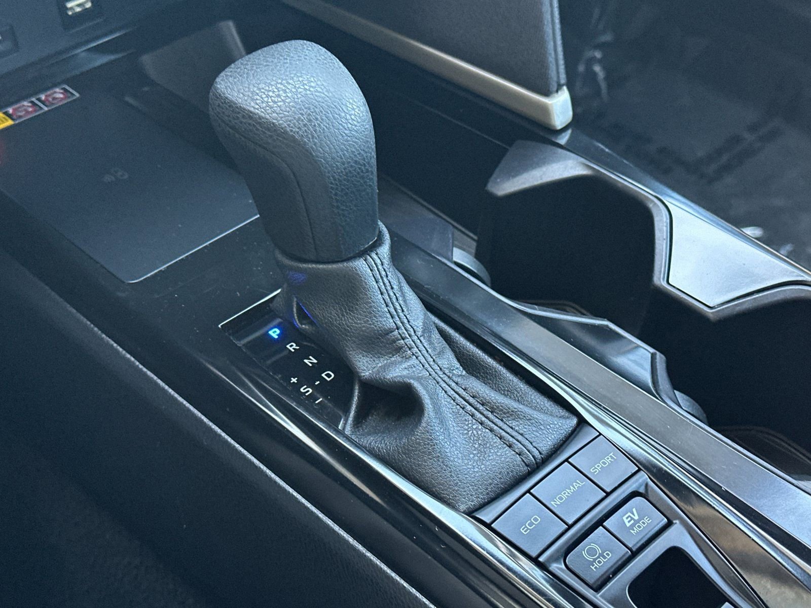 Used 2025 Toyota Camry LE FWD image 18