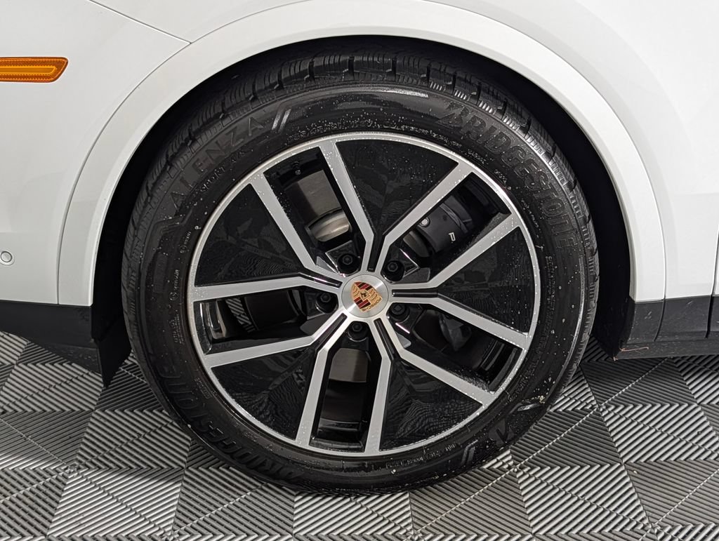 Used 2026 Porsche Cayenne E-Hybrid Coupe AWD/4WD image 11