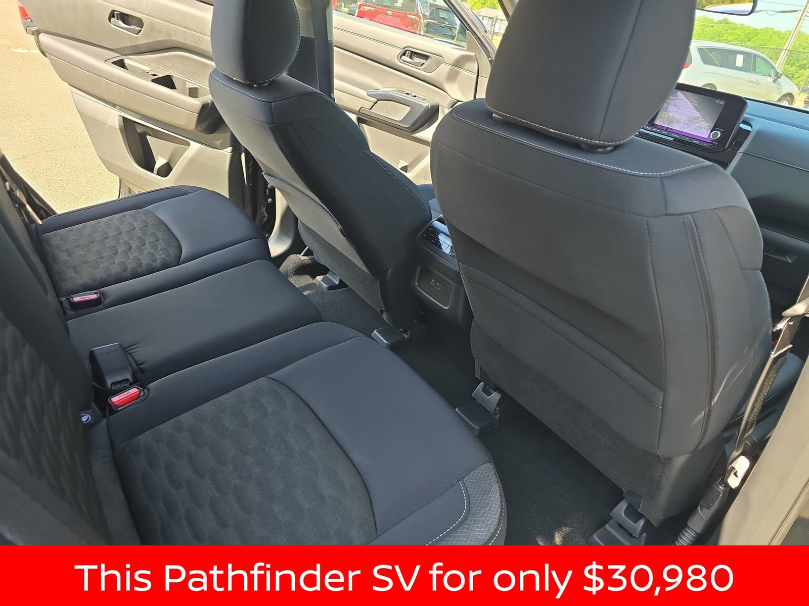 Used 2025 Nissan Pathfinder SV image 17