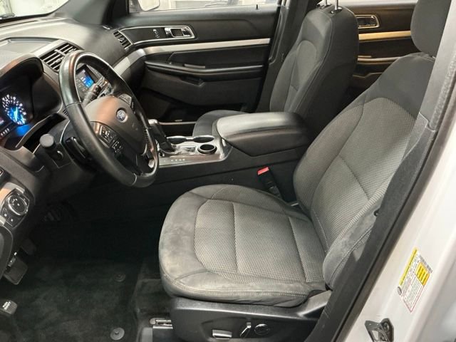 Used 2017 Ford Explorer XLT FWD image 11