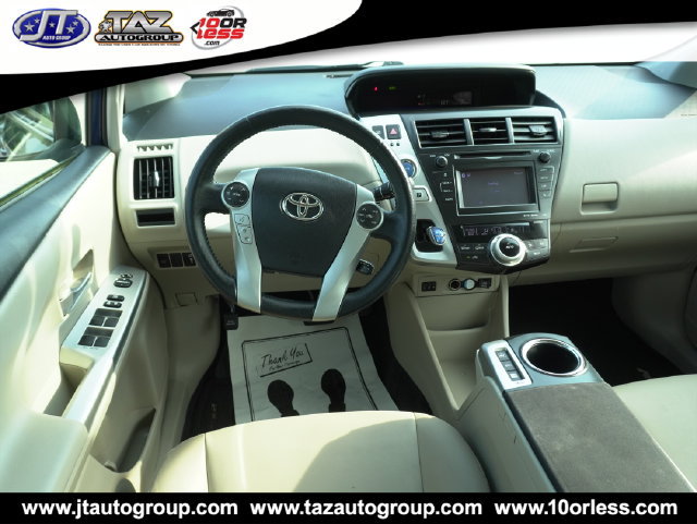 Used 2014 Toyota Prius V Five FWD image 16