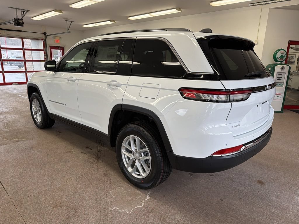 New 2025 Jeep Grand Cherokee Laredo X w/ Luxury Tech Group I AWD/4WD image 23